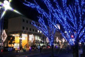 秋川駅北口秋留野広場のイルミネーション