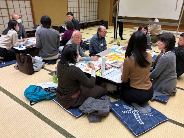 検討の様子(全体)