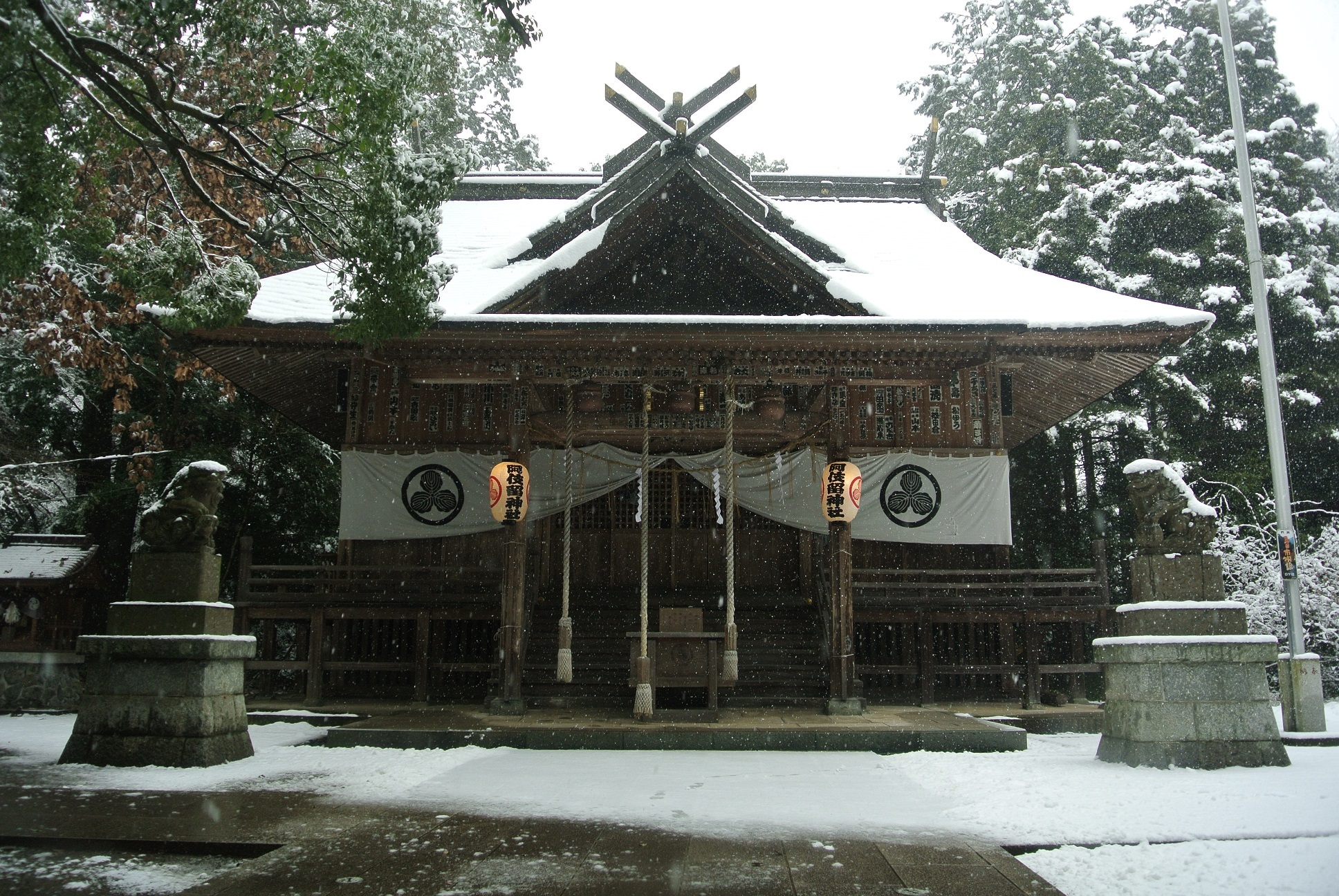 雪景色の阿伎留神社