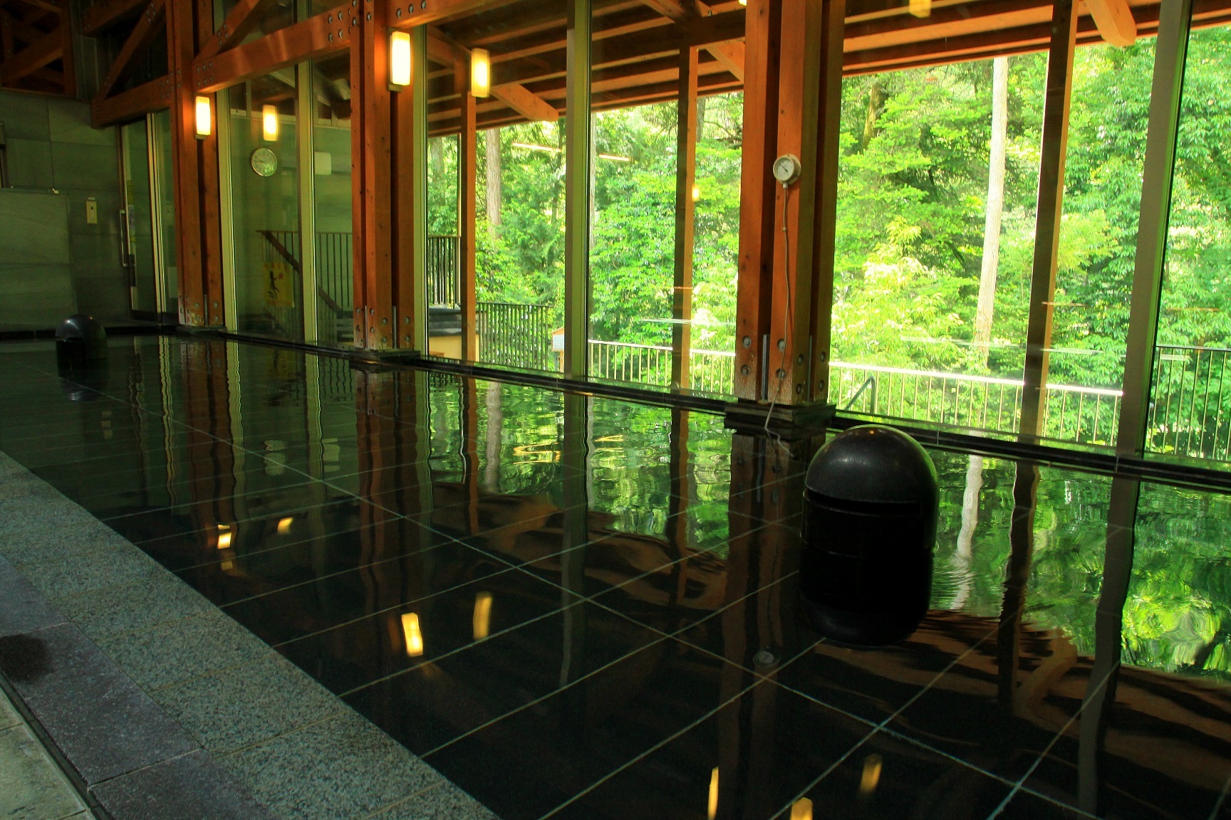 秋川渓谷瀬音の湯内風呂の写真
